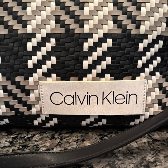 Calvin Klein woven Black taupe and White Chevron large Tote EUC - Picture 2 of 16